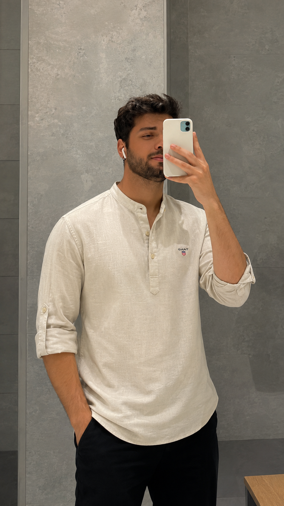 Client avec chemise en lin Strive Outfit